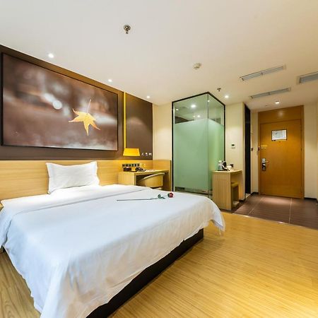 Iu Hotel Chongqing Jiefangbei Exterior foto