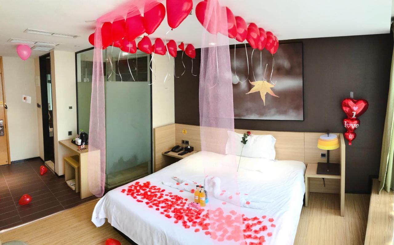Iu Hotel Chongqing Jiefangbei Exterior foto