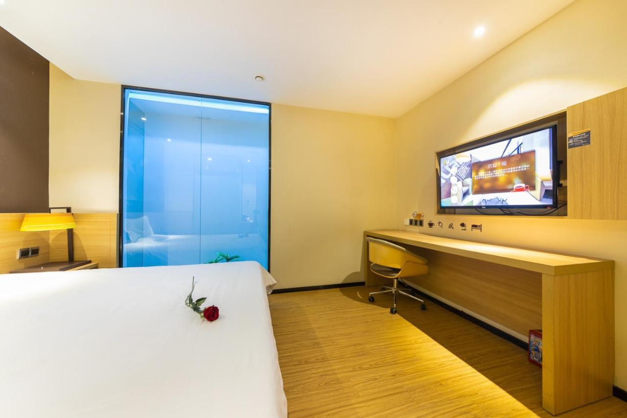 Iu Hotel Chongqing Jiefangbei Exterior foto