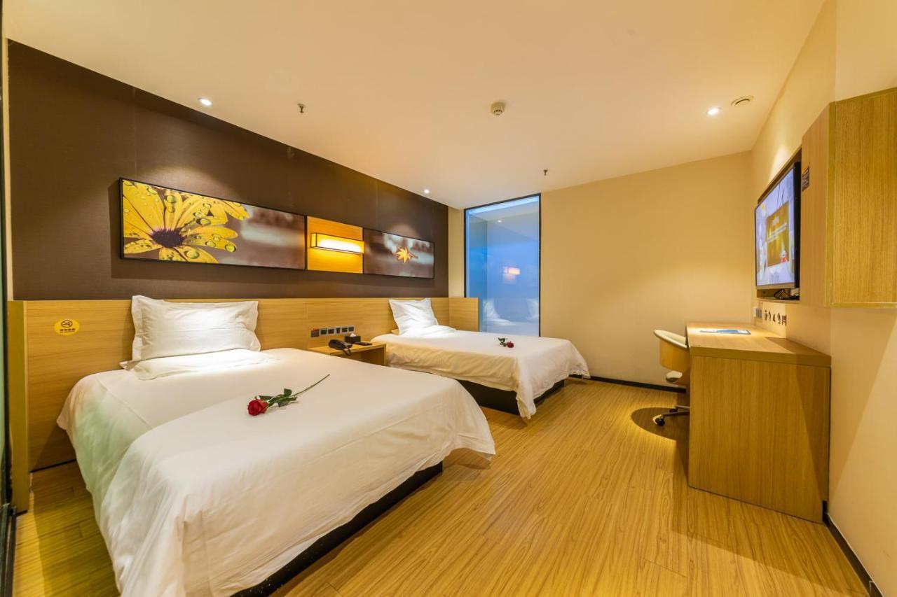 Iu Hotel Chongqing Jiefangbei Exterior foto